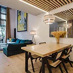 Luxury 2 Story Apartment Near Passeig De Gracia