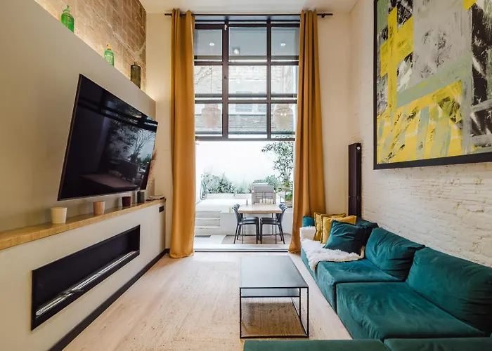 Luxury 2 Story Apartment Near Passeig De Gracia